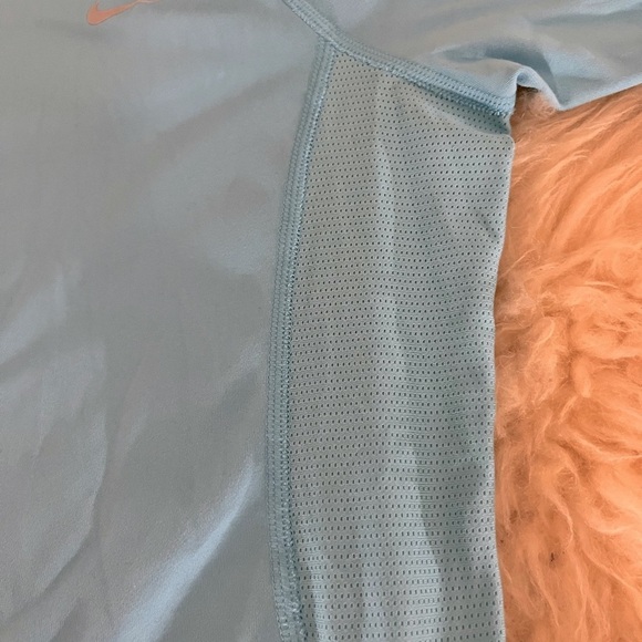 Nike Dri-Fit Baby Blue Workout Joggers Top - Picture 3 of 4